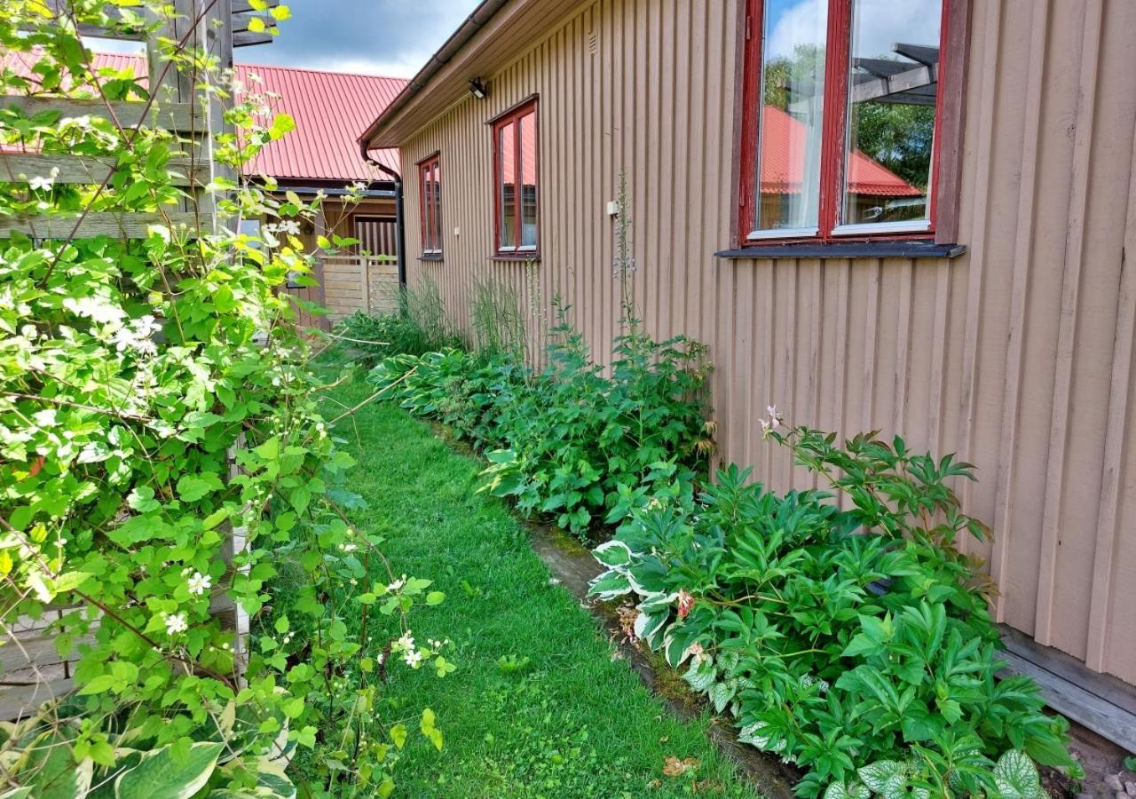 Flora Dekor Gaestgard Guest House Alingsas Exterior photo
