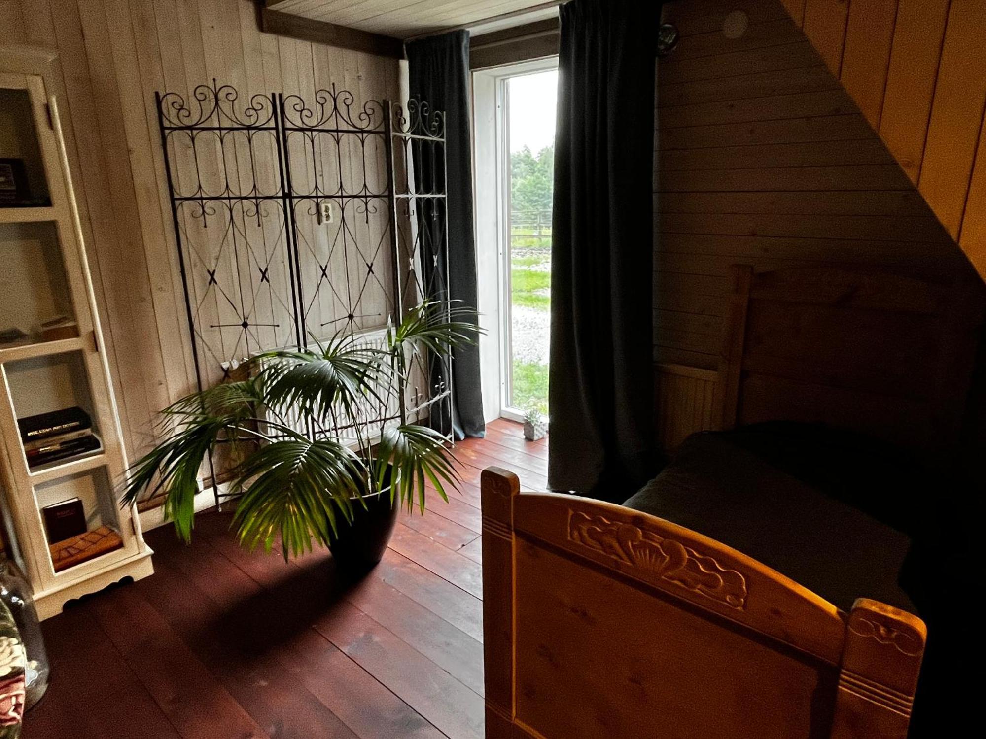 Flora Dekor Gaestgard Guest House Alingsas Exterior photo