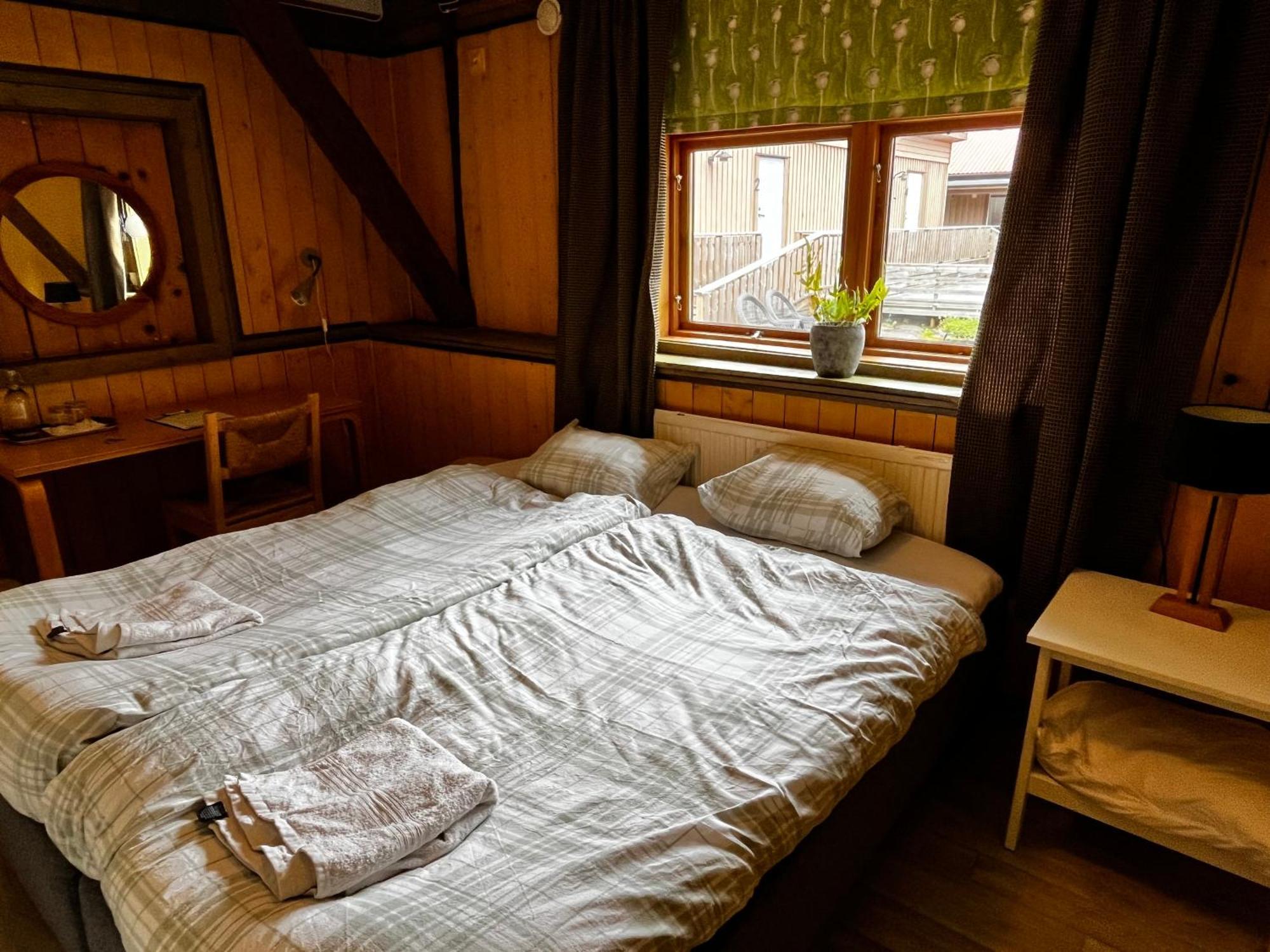 Flora Dekor Gaestgard Guest House Alingsas Exterior photo