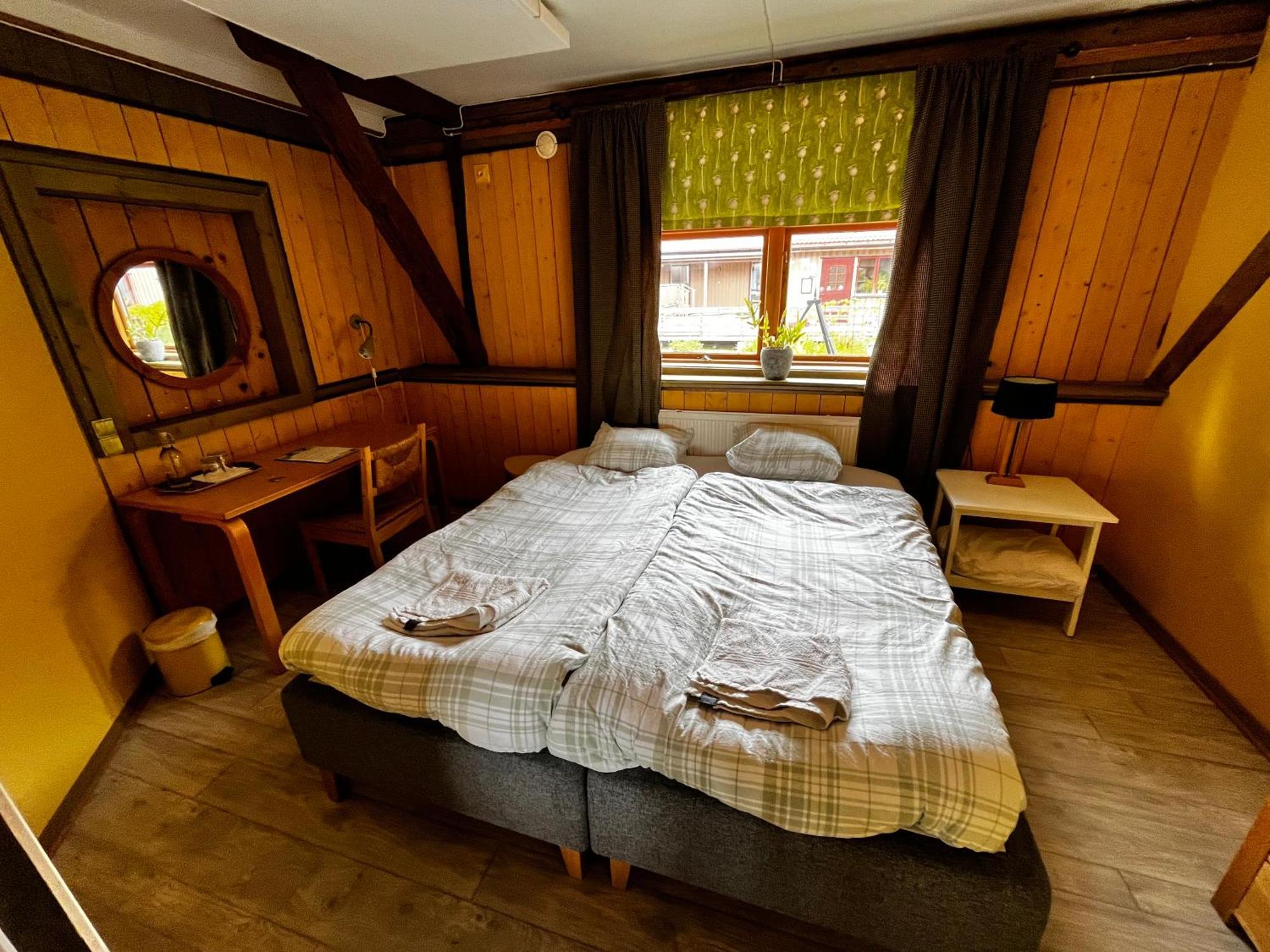 Flora Dekor Gaestgard Guest House Alingsas Exterior photo